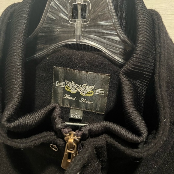 2799 Limited Edition trend setter men’s jacket, size L, black, plush, EUC - Picture 9 of 10